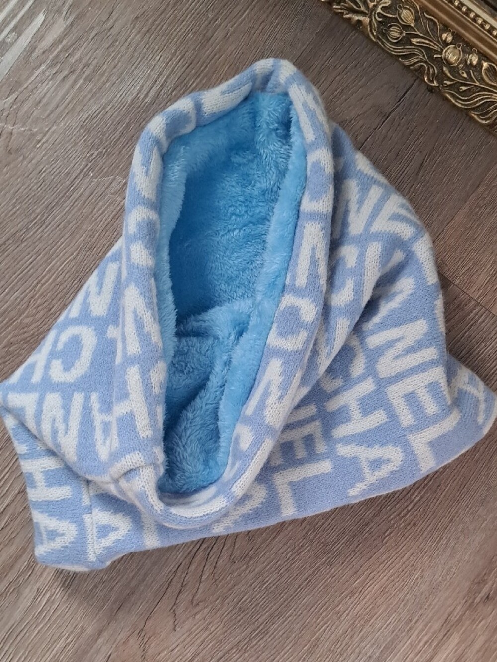 CHAN*L Blue and White Logo Scarf - Picture 2 of 2